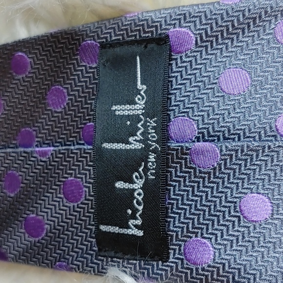 Nicole Miller Gray Silk Tie With Lilac Polka Dots - Picture 2 of 7